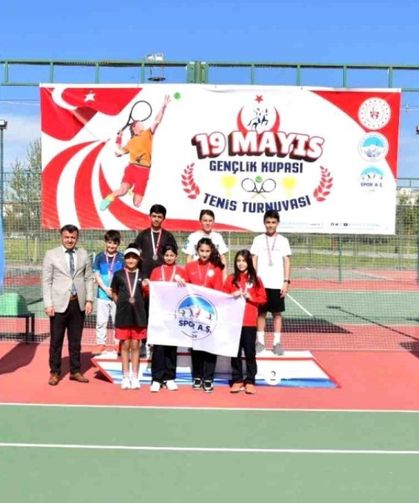 Kayseri'de 23 Nisan Ulusal Egemenlik ve Çocuk Bayramı'na Özel Tenis Turnuvası Başlıyor