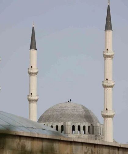 Sivas'ta Cami Kubbesinde Çalışan İşçilerin Cesur Hareketleri Görenleri Şaşırttı