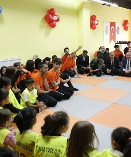 Vali Gökmen Çiçek, Bünyan'da ERVA Spor Kulübü'nün Açılışında Gençlere Sporun Önemini Vurguladı