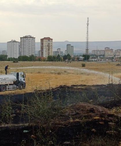 Melikgazi’de Ot Yangını Büyümeden Söndürüldü