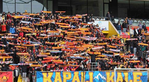 Kayserispor-Konyaspor maçını 7 bin 212 taraftar statta izledi