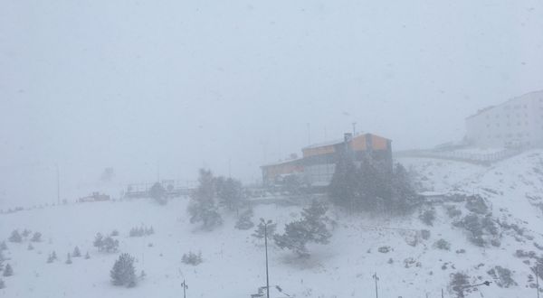 Erciyes'te kar yağışı etkisini göstermeye başladı