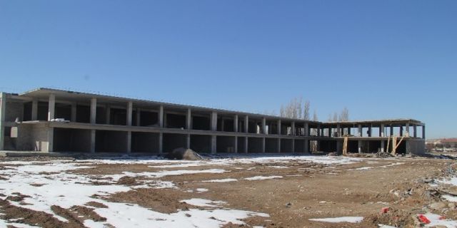 Bünyan Ticaret Merkezi inşaatı devam ediyor