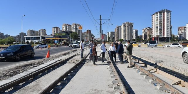 Başkan Büyükkılıç: “İki tramvay hattı aynı anda bitecek”