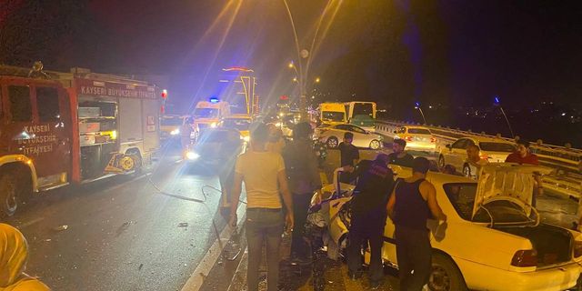 Kayseri’de feci kaza: Sıkıştığı araçtan güçlükle çıkarıldı