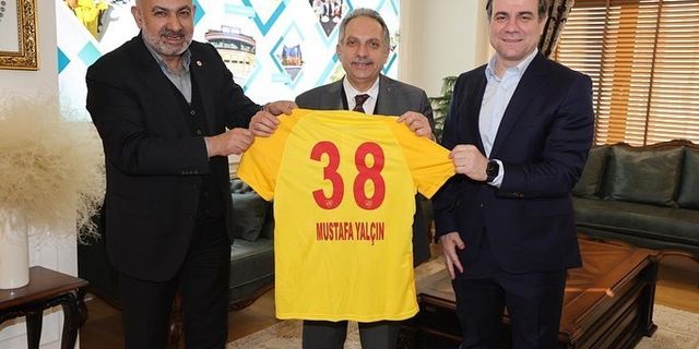 Mustafa Yalçın'a 38 numaralı forma hediye edildi