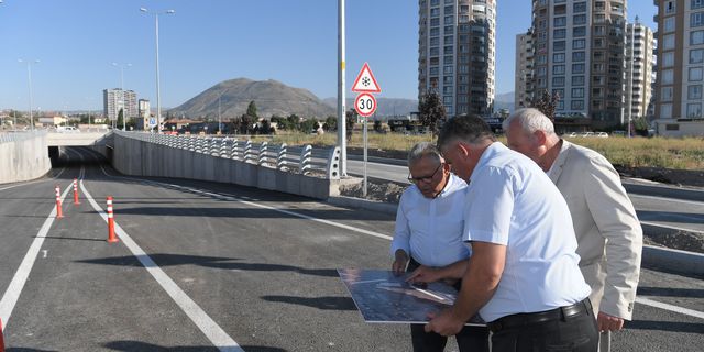 Kayseri Büyükşehir, yol çalışmalarına devam ediyor