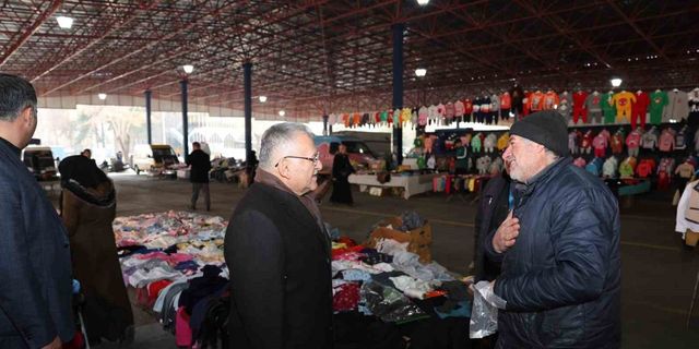 Başkan Büyükkılıç, pazarcı esnafı ziyaret etti
