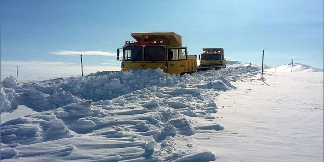 8 ilçede yoğun kar dolayısıyla kapanan yollar açıldı