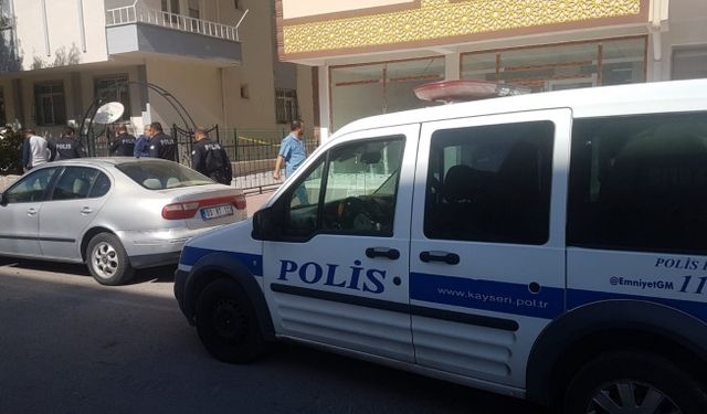 Ev Sahibini Bıçaklayarak Öldürdü!