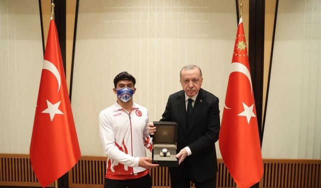 Cumhurbaşkanı Erdoğan, Mert Efe Kılıçer’i ödüllendirdi