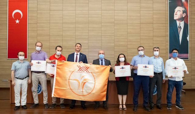 Kayseri Üniversitesi’ne engelsiz üniversite işareti olan 'Turuncu Bayrak' ödülü