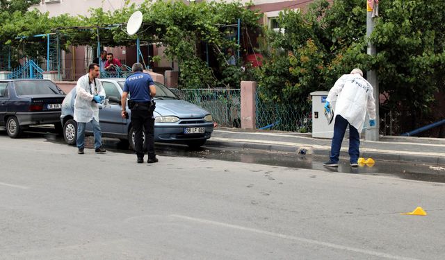 Boşandığı eşi ve arkadaşına sokak ortasında kurşun yağdırdı!