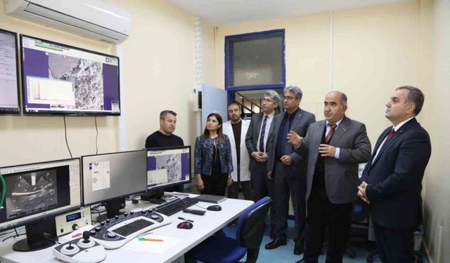ERÜ Rektörü Altun, Teknoloji Araştırma ve Uygulama Merkezi’nde İncelemelerde Bulundu