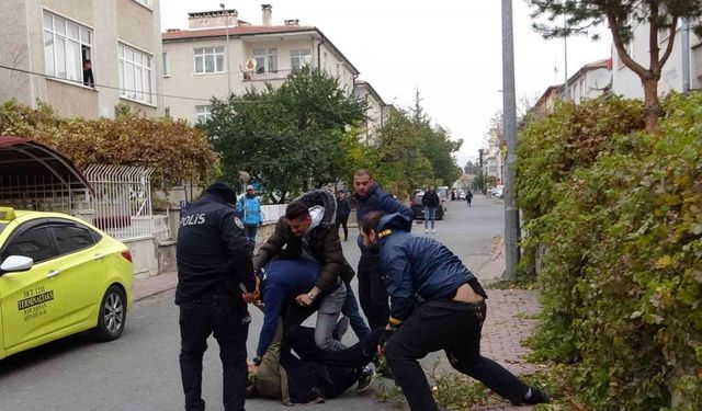Ev sahibi ve kiracı kavgasında 2 kişi yaralandı