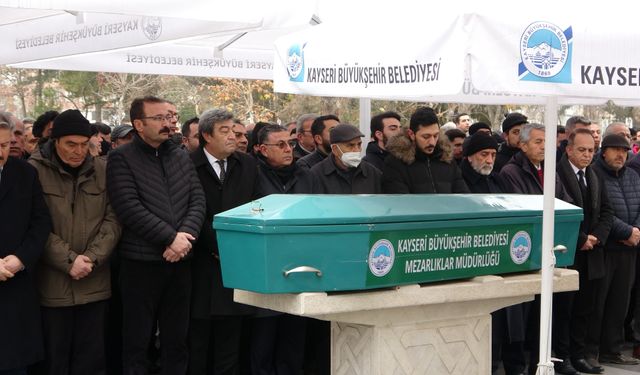 MHP'li Mehmet Özdemir toprağa verildi