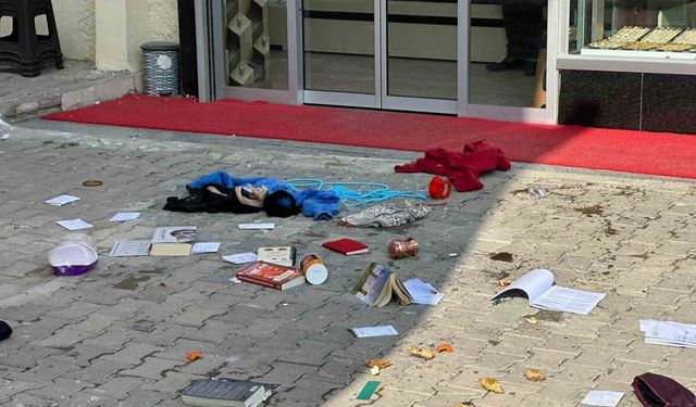 Sinir krizi geçiren kadın evinde ne bulduysa dışarı attı