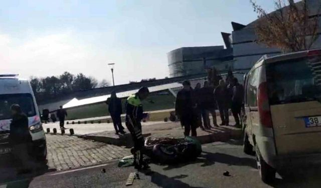 Araç ile çarpışan motosiklet sürücüsü hayatını kaybetti