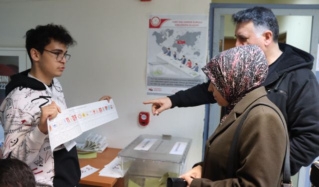 Yurtdışında Kalan Vatandaşlar Oylarını Kullanıyor