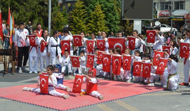 Develi'de 19 Mayıs Kutlamaları Renkli Görüntülere Sahne Oldu