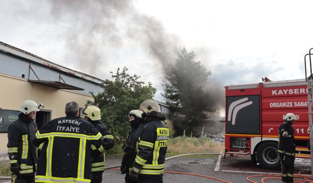 Kayseri'de Fabrika Yangını 1 Saatte Söndürüldü