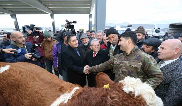 Büyükkılıç, İç Anadolu’nun en büyük Canlı Hayvan Borsası ve Pazar Yeri’ni ziyaret etti