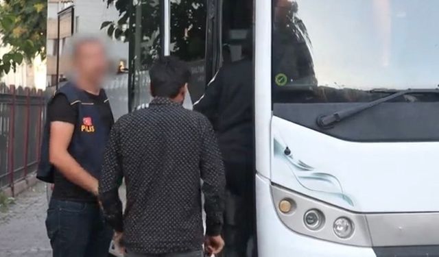 Kaçak göçmenlere eş zamanlı operasyon: 14 şahıs yakalandı!