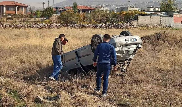 Yoldan çıkan otomobil takla attı