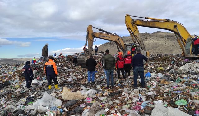 Kaybolan vatandaşın cenazesi tonlarca çöpün altında bulundu!