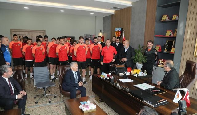 Bakan Özhaseki’dne Kayserispor’a ziyaret