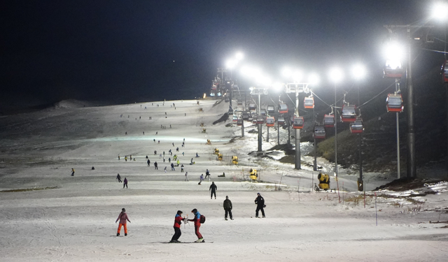 Erciyes'te gece kayağı başladı