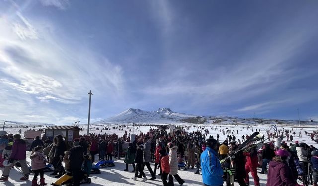 Başkan Büyükkılıç, Erciyes’te turistlerle buluştu