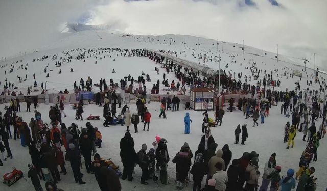 Erciyes hafta sonu 123 bin kişiyi ağırladı