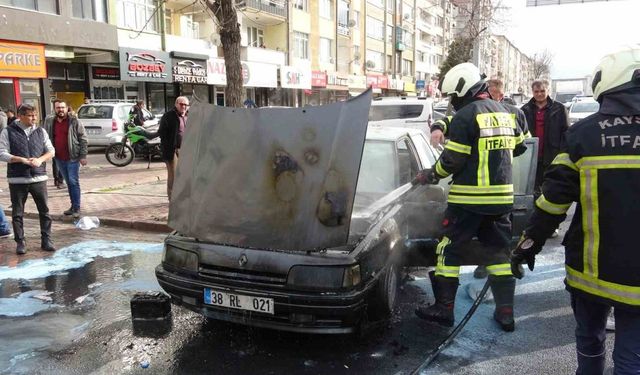 Marşa bastı, araba küle döndü