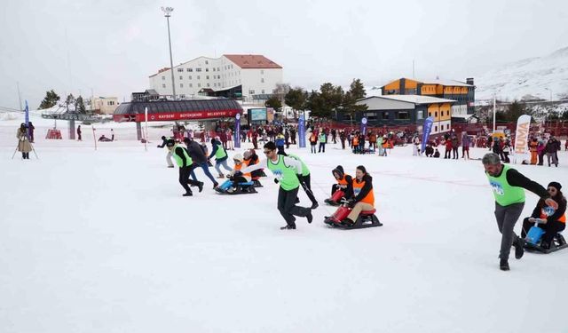 ‘Artık Çekilmez Oldun’ kızak yarışmasında eşler doyasıya eğlendi