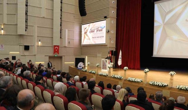 Erciyes Üniversitesi’nde 2023 yılı ödülleri sahiplerini buldu