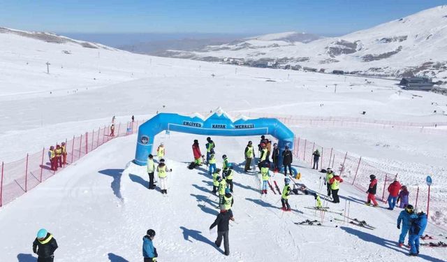 Erciyes’te Diplomatik Kayak ve Snowboard Yarışı yapıldı