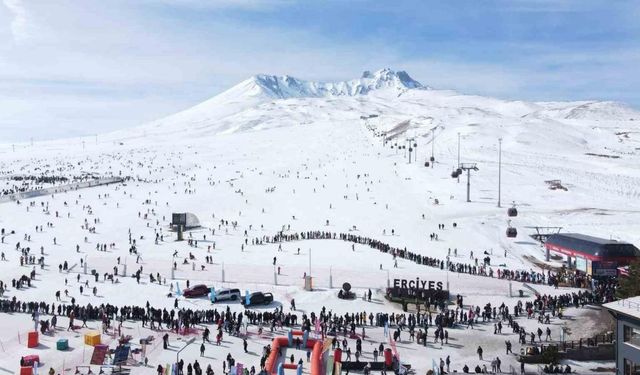 Erciyes Kayak Merkezi 2 buçuk ayda 2 milyon turiste ev sahipliği yaptı
