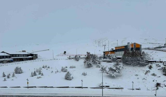 Erciyes’te kar etkili oldu: Kar kalınlığı 110 santime ulaştı