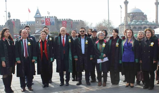 Kayseri’de erkek avukat, kadın avukata sözlü ve fiziki şiddette bulundu!