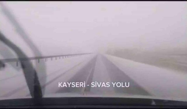 Polis ekiplerinden yol durum bilgilendirmesi