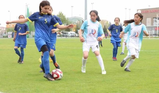 Kayseri'de Okul Sporları Futbol Küçükler Grup Birinciliği Heyecanı Başladı!