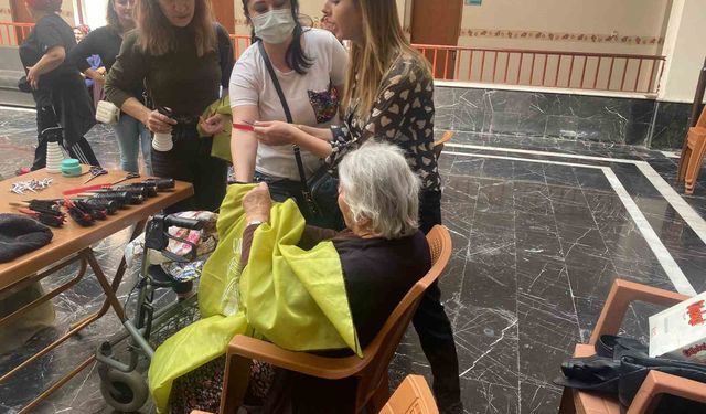 Anneler Günü'nde Yaşlılara Dokunan Eller: Talas'tan Sevgi Dolu Ziyaret