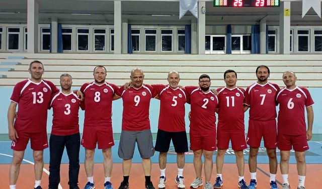 Erciyes Üniversitesi Spor Şenliği'nde Sağlık Kültür ve Spor Dairesi Voleybol Branşı Şampiyonluğunu İlan Etti