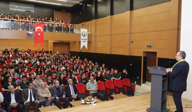 ERÜ Rektörü Prof. Dr. Fatih Altun, Kariyer Söyleşileri'nde Kayseri Lisesi Öğrencileriyle Buluştu