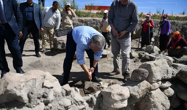 Kayseri Büyükşehir Belediye Başkanı Kültepe Kazılarında