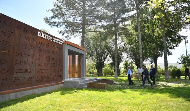 Kayseri Büyükşehir Belediye Başkanı Kültepe Ziyaretçi Merkezi'nde İncelemelerde Bulundu