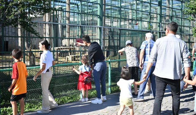 Kayseri Büyükşehir Belediyesi Hayvanat Bahçesi, Kurban Bayramı'nda 30 Bin Ziyaretçiyi Ağırladı