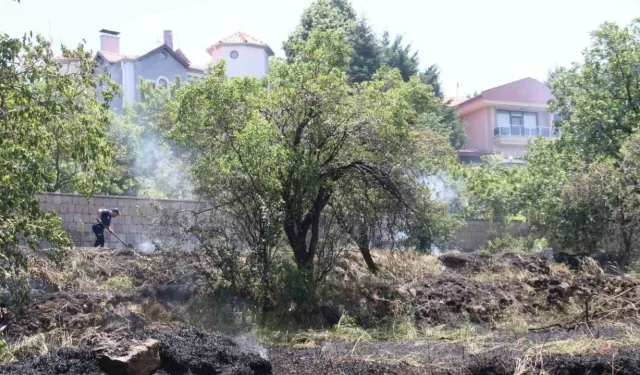 Kayseri Talas'ta Kontrol Altına Alınan Anız Yangınında İtfaiye Müdahalesi