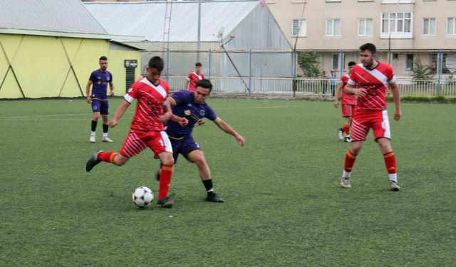 Kocasinan Gençlikspor, Pınarbaşı Belediyespor'u 2-0 Mağlup Ederek Play-Off İddiasını Sürdürdü